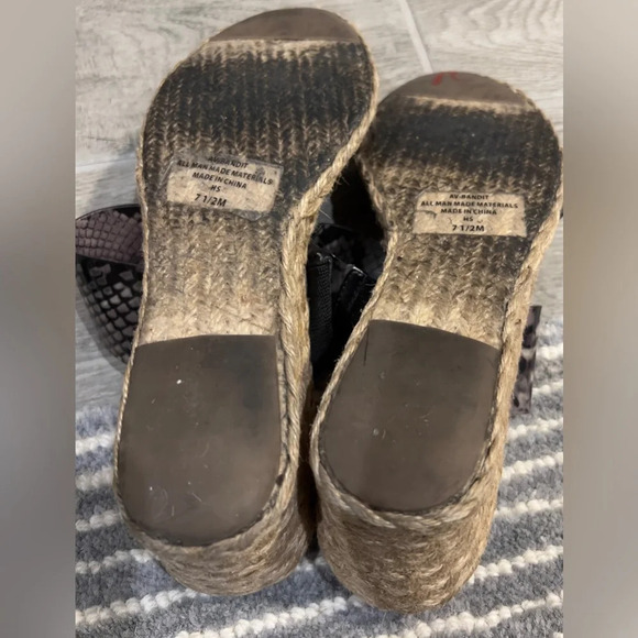 Adrienne Vitadini Size 7 1/2 Bandit wedge sandals - Picture 4 of 9